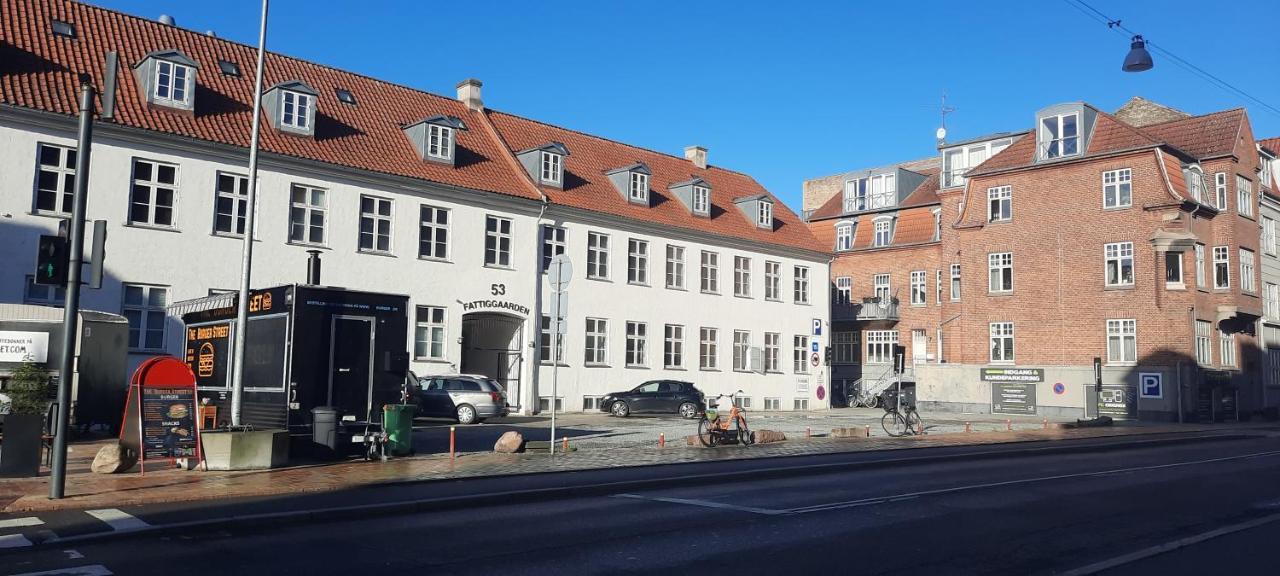 Wooden Box With Sleeping Amenities Vindegade 53E Hotel Odense Exterior foto